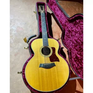 Jangle all the way with this 12-string TAYLOR 855 Jumbo. One of the nicest 12's we've come across.