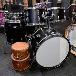 One of the baddest vintage kits out there this 5-piece Black Panther shell-pack is looking for a new home, stage or studio. Sizes : 22" Bass drum, 12 & 13" floating toms, 16" standing floor tom plus 14x5" Steel Supraphonic snare drum. For that instantly recognizable & classic sound of the 70's & beyond, feel free to contact for more info...