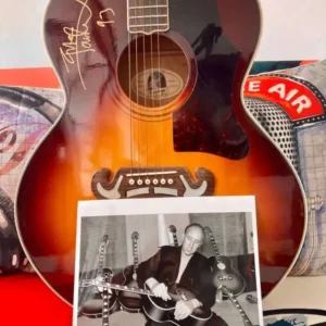 Pete Townsend signed EPIPHONE J200VS